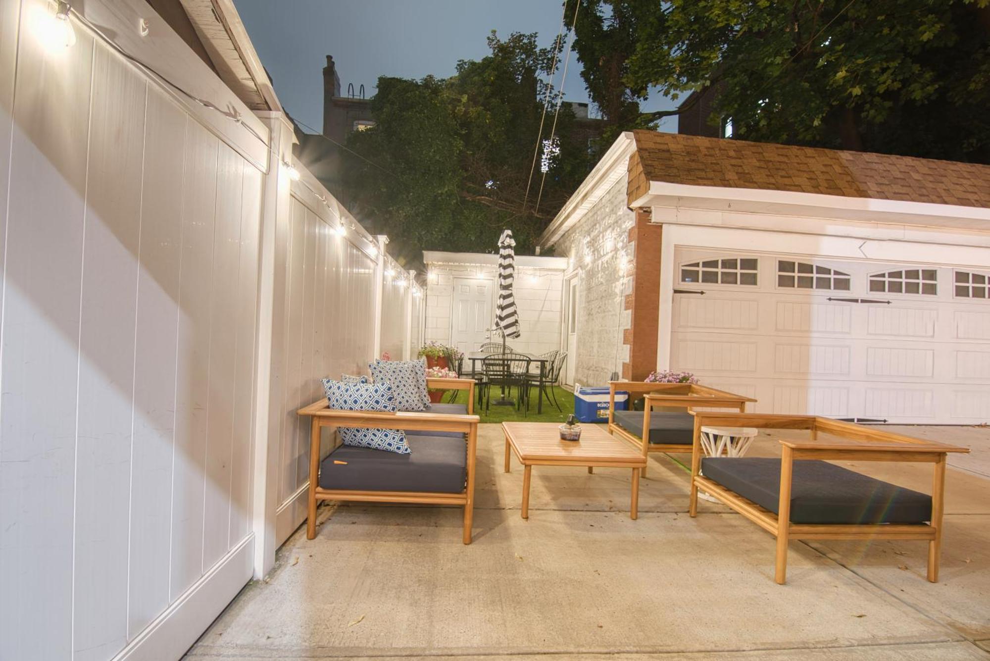 4 Bedroom, 2 Bath, King Beds, Outdoor Space, Grill, Free Parking, Nice Area New York